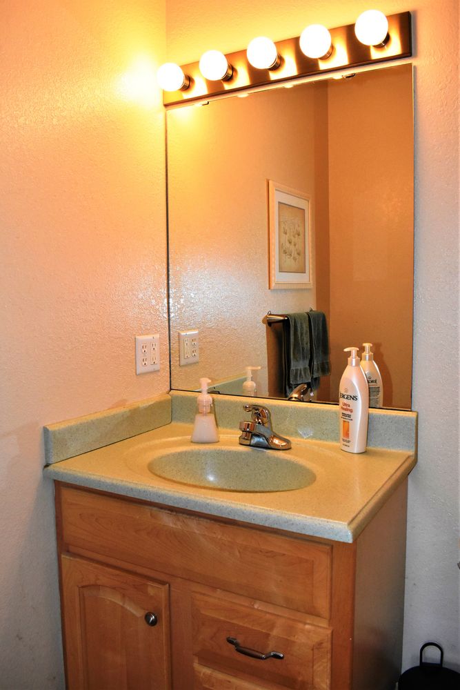 Bed & Biscuit: 153 Fence Ln, Crossville, TN 38571